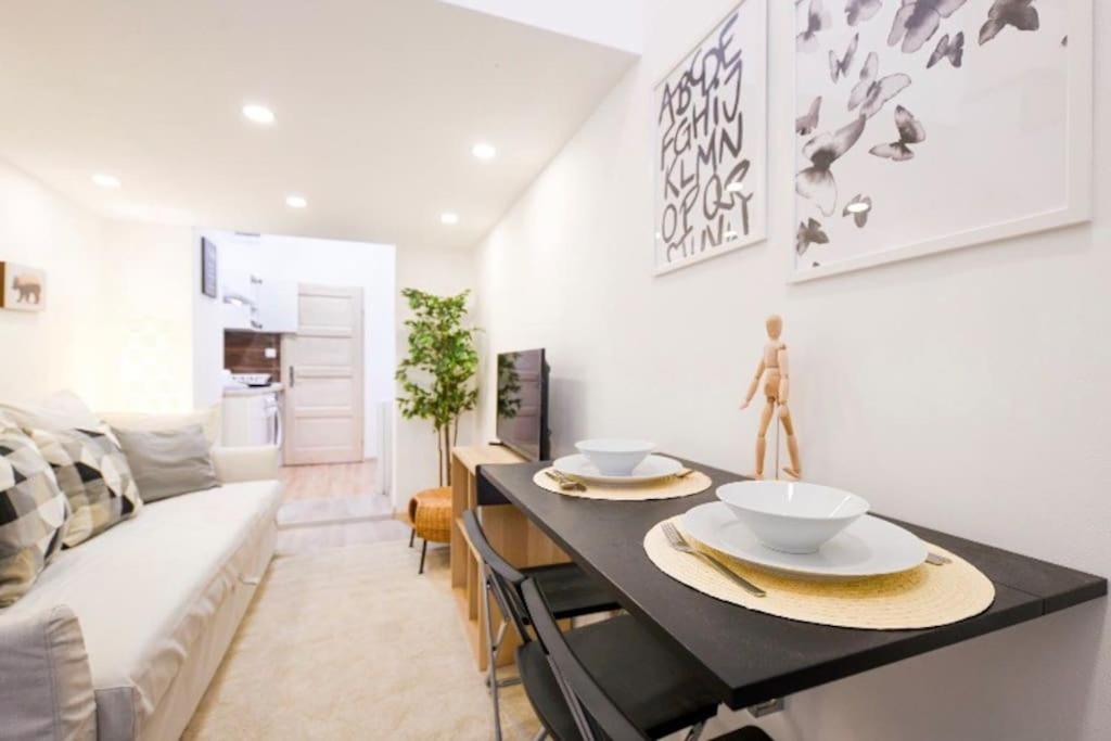 1 Bedroom Flat In Nyar Str., Central 부다페스트 외부 사진