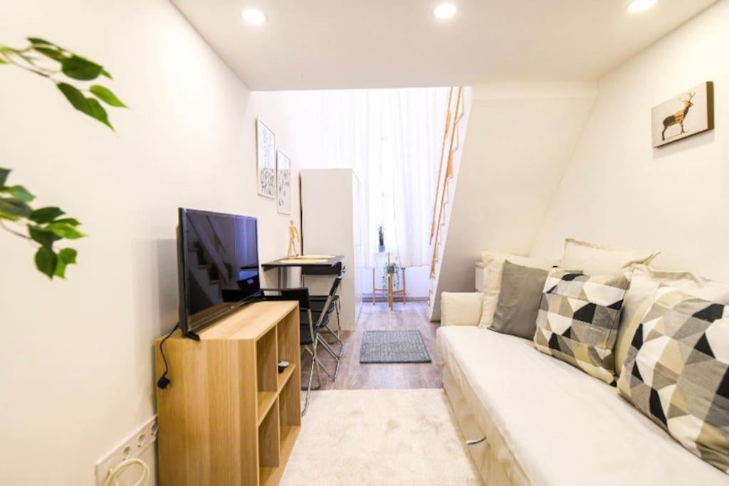 1 Bedroom Flat In Nyar Str., Central 부다페스트 외부 사진