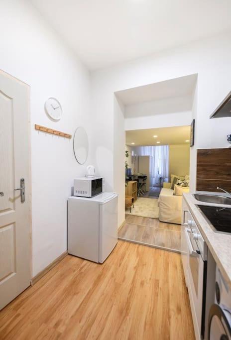 1 Bedroom Flat In Nyar Str., Central 부다페스트 외부 사진